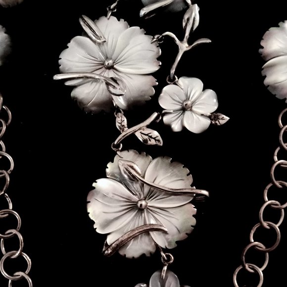🎁FREE GIFT INCLUDED 🎁 NEW Mother of Pearl Necklace Flowers - Picture 7 of 10